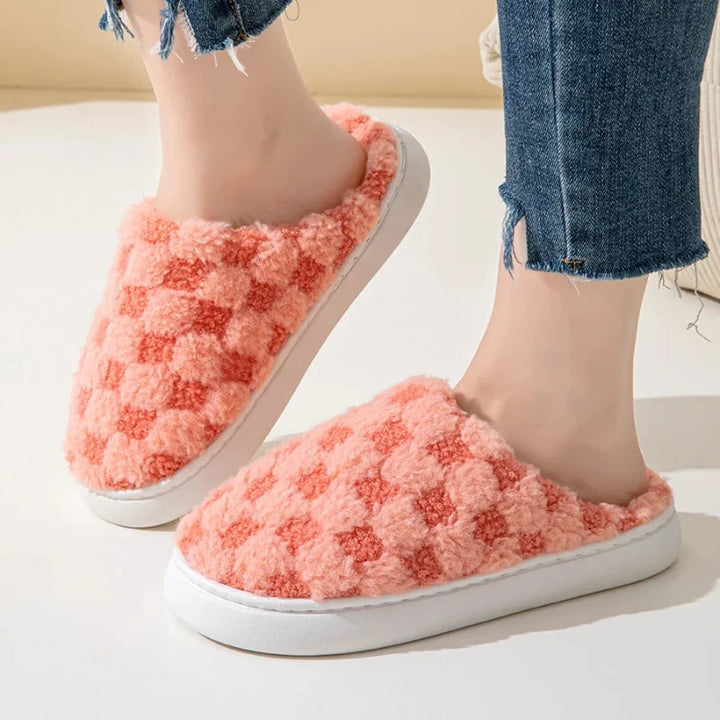 Chaussons intérieurs doux en coton, parfaits pour l'hiver. Confortables et antidérapants.