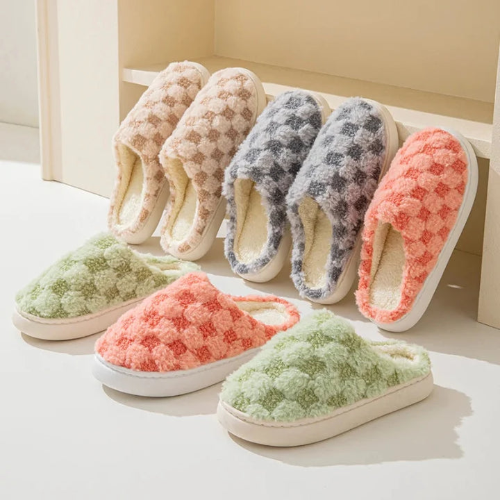 Chaussons d'intérieur chauds en coton. Antidérapants, confortables, parfaits pour les mois d'hiver.