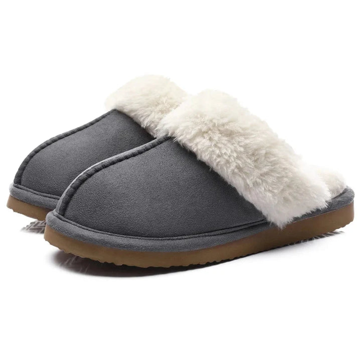 Antidérapantes et moelleuses, ces pantoufles uniesexes en fourrure offrent un confort hivernal optimal.