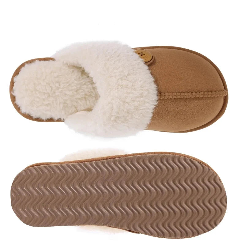 Chaussons d'hiver en peluche et suédine, confortables et antidérapants pour un usage intérieur.