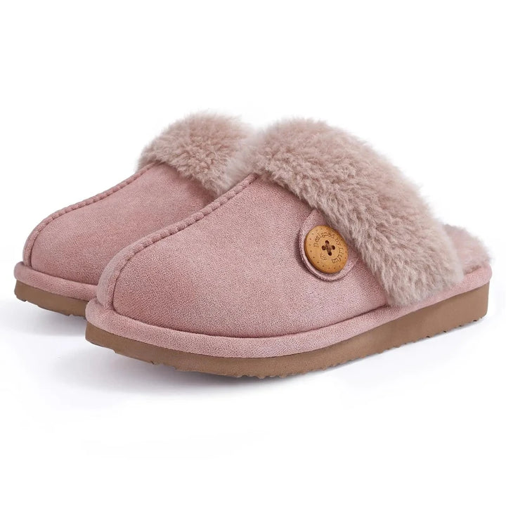 Pantoufles antidérapantes unisexe en peluche, offrant chaleur et sécurité sur les sols intérieurs.