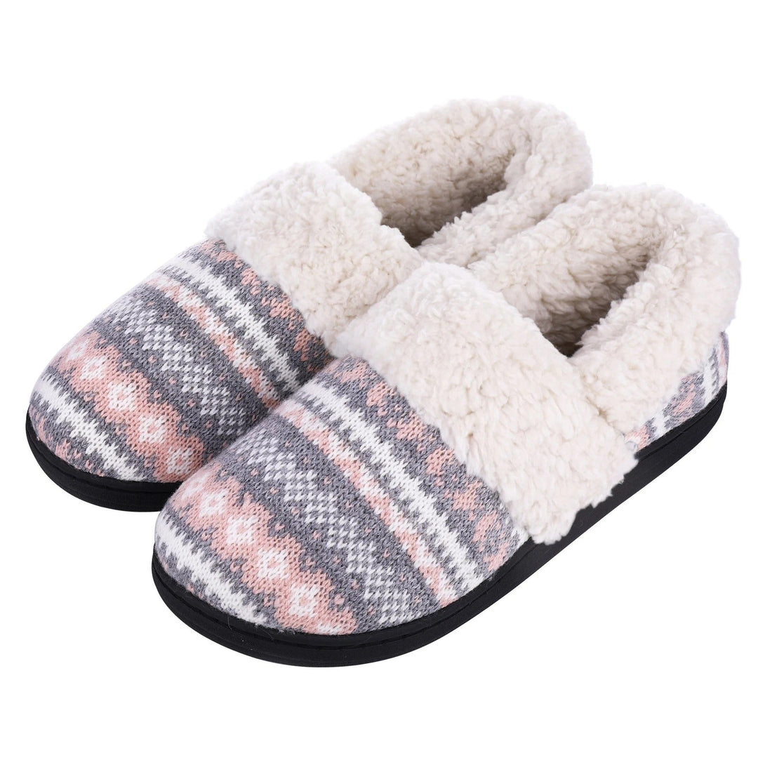 Paire de pantoufles douillettes tricotées pour hommes et femmes, idéales pour pieds chauds.