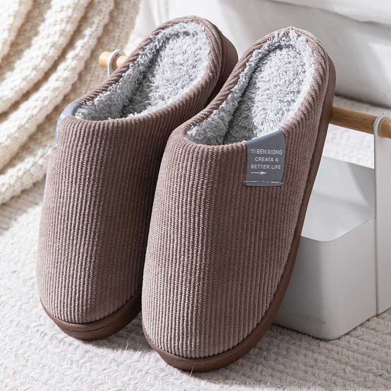Chaussons d'hiver antidérapants pour la maison, en coton confortable, gardant les pieds bien au chaud.