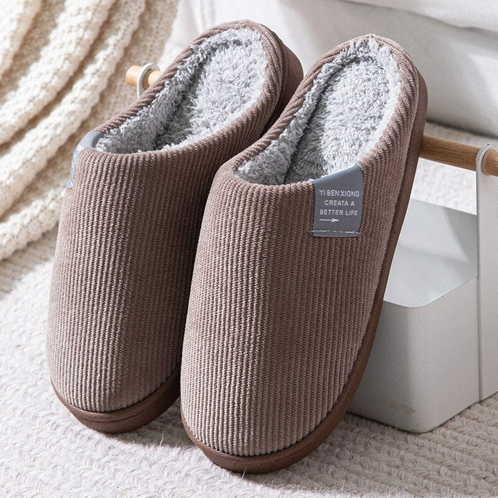 Chaussons d'hiver antidérapants pour la maison, en coton confortable, gardant les pieds bien au chaud.
