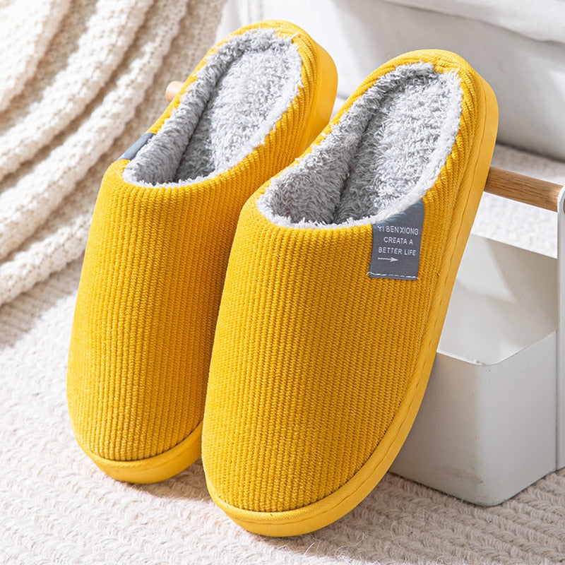 Pantoufles d'hiver en coton moelleux pour homme, douces, chaudes et confortables pour les journées à la maison.