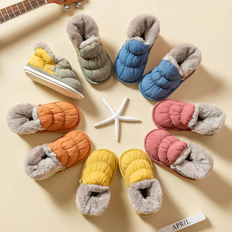 Pantoufles en peluche ultra-douces et chaudes pour l'hiver, offrant un confort optimal à la maison.