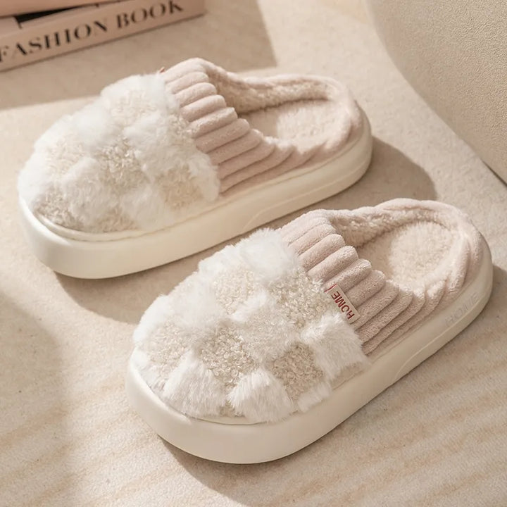 Pantoufles confortables en coton résistant à carreaux, parfaites pour la maison, apportant douceur et chaleur durables.