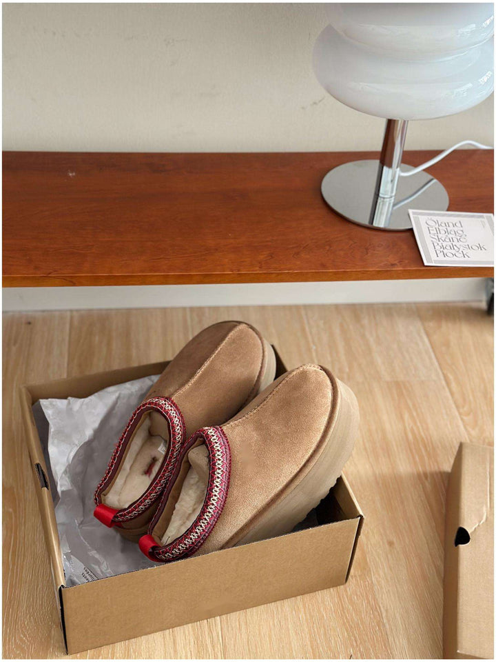 Pantoufles femme en peau de mouton doublées fourrure, chaudes et confortables pour l'hiver, intérieur/extérieur.