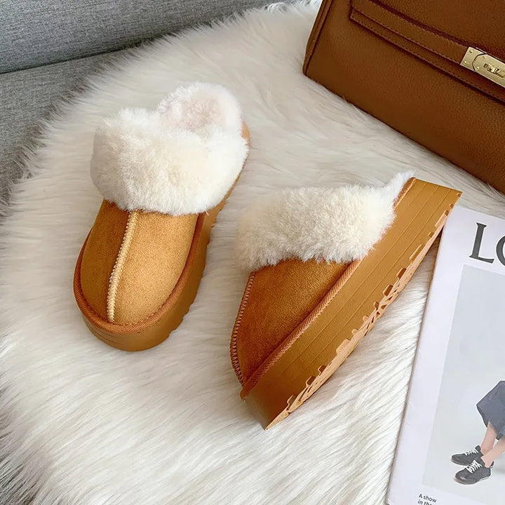 Pantoufles femme élégantes en fourrure douce rose, idéales pour l'hiver. Chaussons confortables avec semelle épaisse.