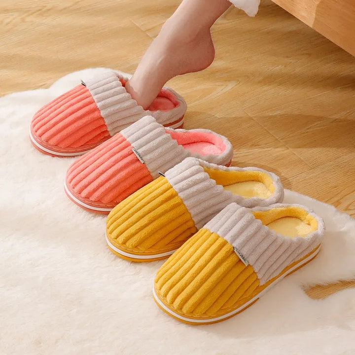 Pantoufles Feslishoet douces et chaudes pour l'hiver, disponibles en rose, jaune, orange. Confortables pour la maison.