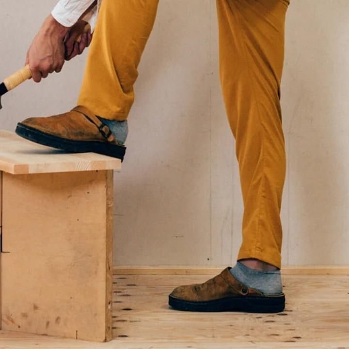 Pantoufles homme en cuir, orthopédiques. Confort et soutien optimal.