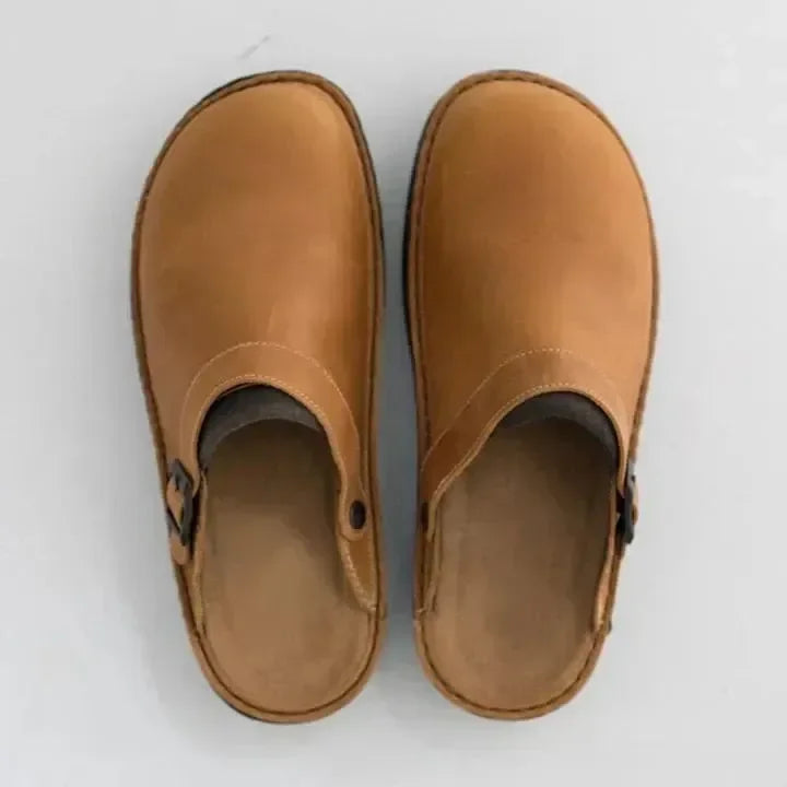 Pantoufles homme en cuir, orthopédiques. Confort et soutien optimal.