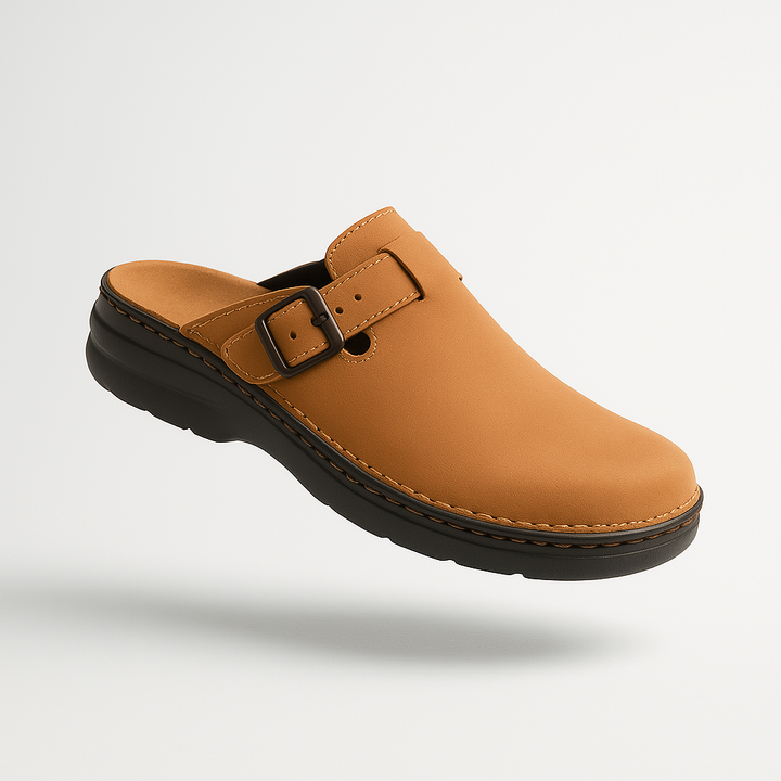 "Pantoufles OrthoSlides élégantes en cuir marron avec semelle antidérapante et soutien orthopédique pour un confort optimal."