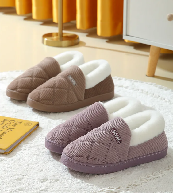 Préparez l'hiver avec ces pantoufles chaudes, pelucheuses et confortables, pour hommes et femmes.
