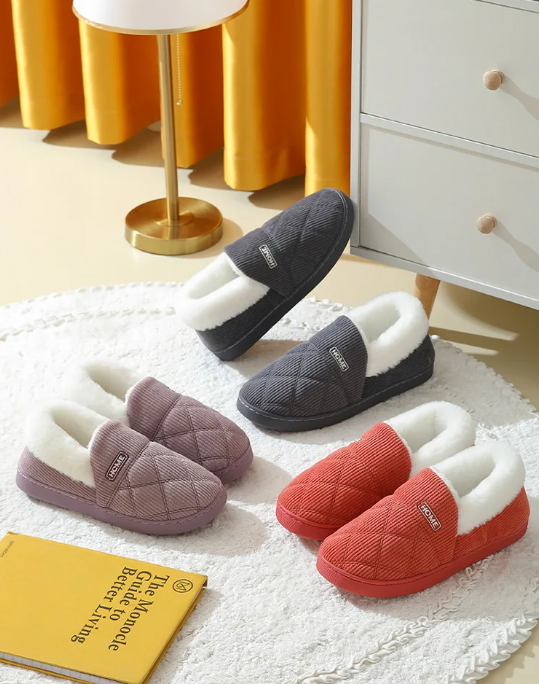 Cadeau parfait : pantoufles pelucheuses et chaudes, confortables pour hommes et femmes, à la maison.