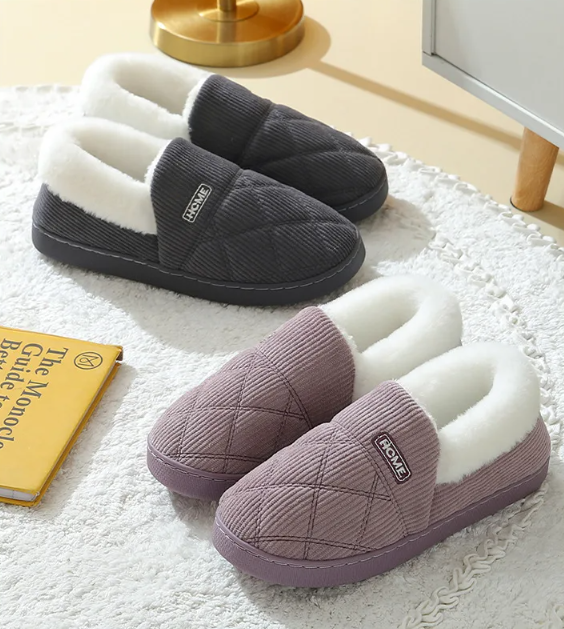 Pantoufles d'hiver chaudes et confortables pour hommes et femmes, conçues pour le bien-être.