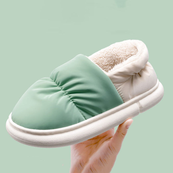 Pantoufles en peluche douillettes et ultra confortables, parfaites pour la détente et les moments cocooning en hiver.