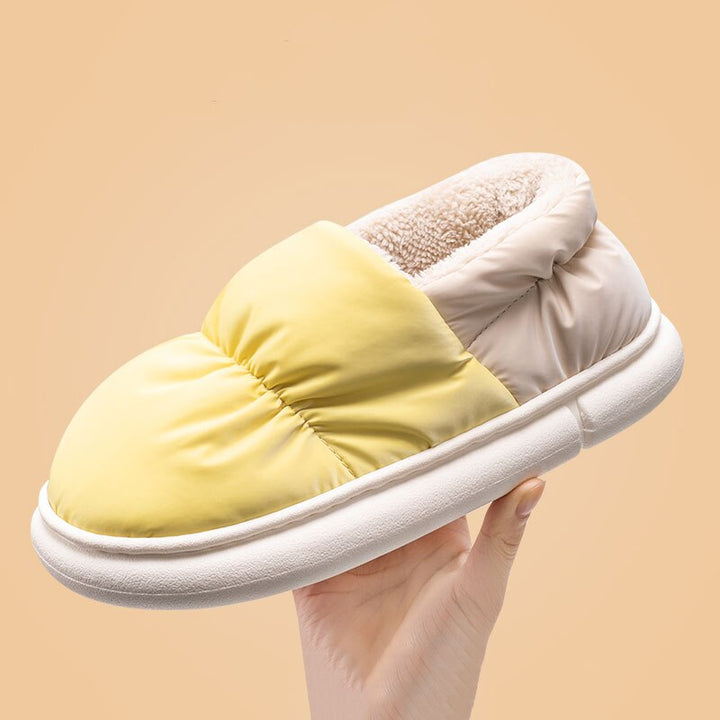 Chaussons unisexe en peluche douce et moelleuse, offrant chaleur et un confort luxueux pour vos pieds cet hiver.