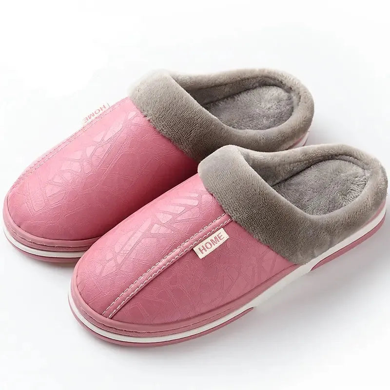 Profitez du confort des pantoufles unisexe en cuir PU, imperméables et chaudes, idéales pour l'hiver à la maison.