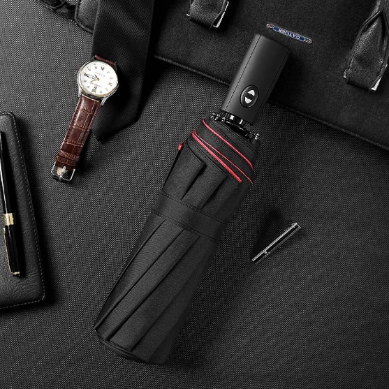 Parapluie pliable anti-vent robuste. Protection optimale contre la pluie et le vent fort. Design élégant et compact.