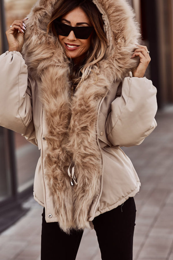 Parka femme chaude et confortable pour l'hiver, offre une protection optimale contre le froid au quotidien.