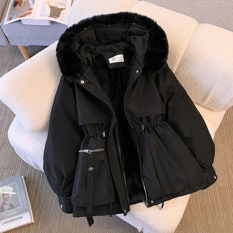 Parka femme hiver chic et décontractée, longue et chaude, pour un confort optimal et un look tendance.