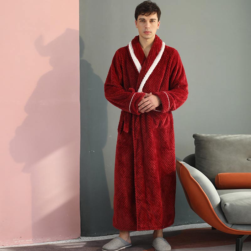 Robe de chambre douillette unisexe en molleton. Peignoir chaud parfait pour la détente et l'hiver.