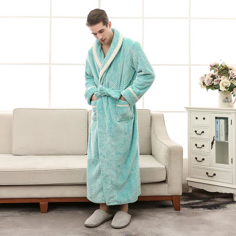 Peignoir unisexe chaud, en molleton douillet, coupe kimono. Robe de chambre pour un confort hivernal.