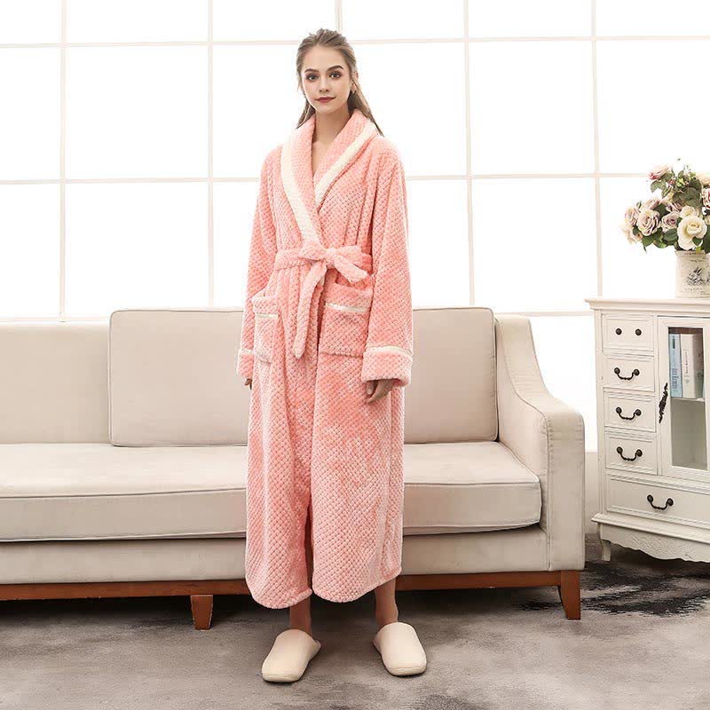 Peignoir kimono chaud et douillet en molleton, unisexe. Robe de chambre parfaite pour le cocooning.