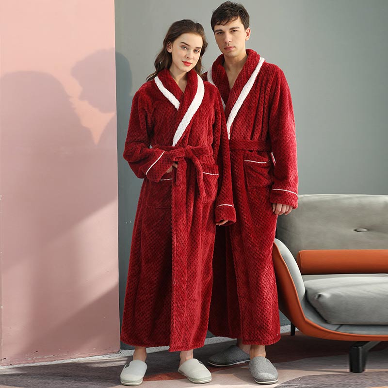 Peignoir chaud et douillet en molleton. Kimono unisexe pour des moments de confort absolu à la maison.