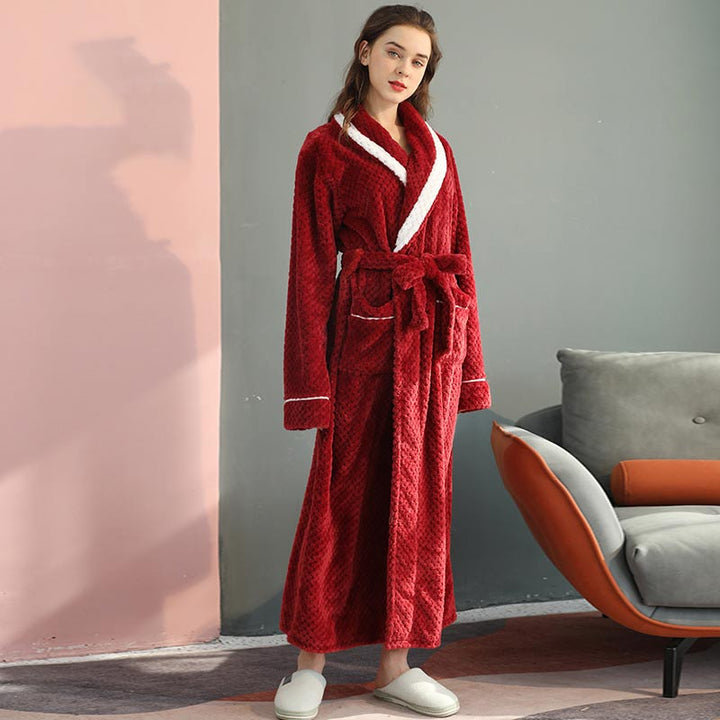 Peignoir kimono chaud pour homme et femme en molleton confortable. Robe de chambre idéale pour la détente.
