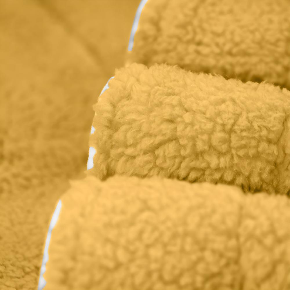 Profitez du confort ultime avec ce peignoir unisexe en sherpa, doux, chaud et enveloppant.