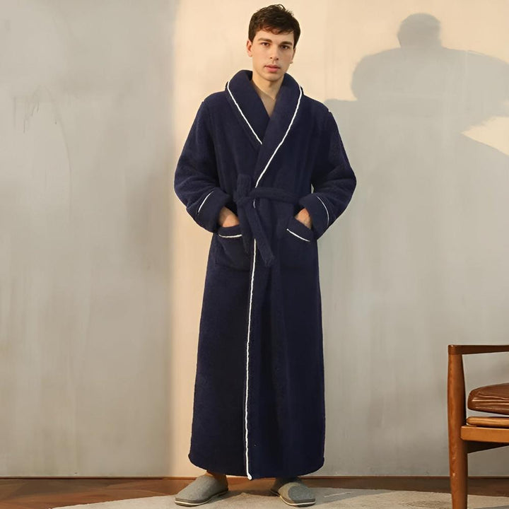 Peignoir sherpa unisexe pour femme et homme, idéal pour se relaxer et profiter de l'hiver en douceur.