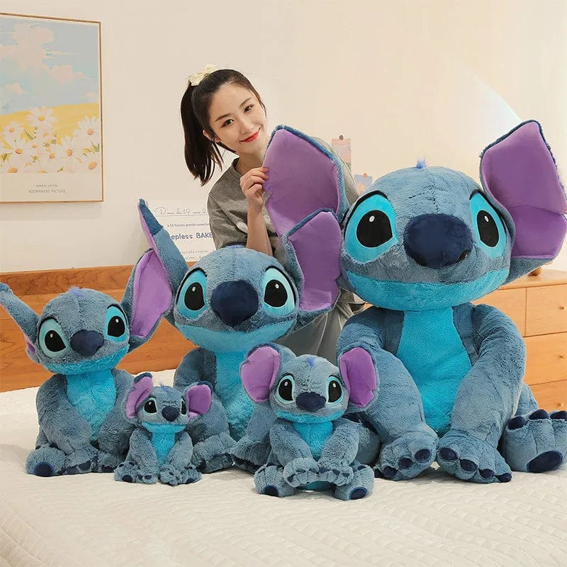Peluche Stitch adorable, douce et câline.  Disponible en 3 tailles : 30cm, 45cm, 60cm.  Parfait pour les enfants.