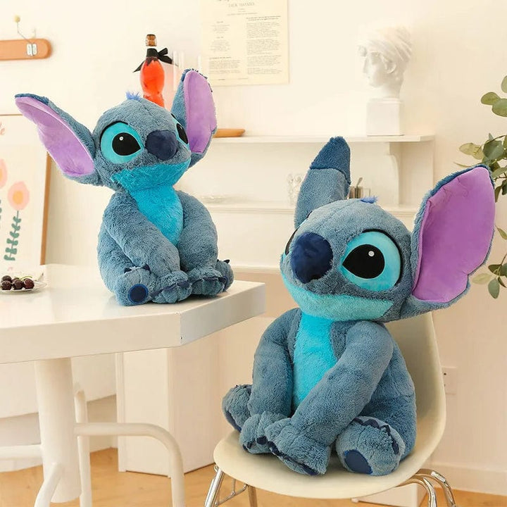 Peluche Stitch adorable, douce et câline.  Disponible en 3 tailles : 30cm, 45cm, 60cm.  Parfait pour les enfants.