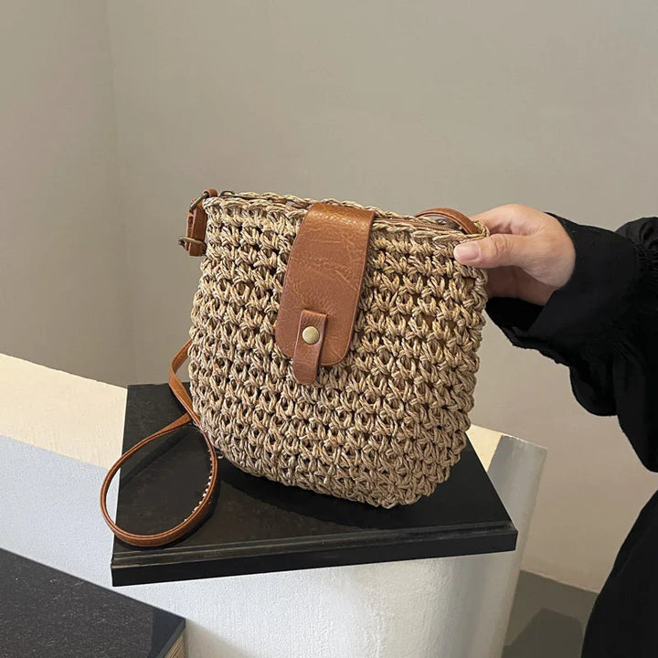 Sac bandoulière femme en paille naturelle, style bohème chic, parfait pour l'été.