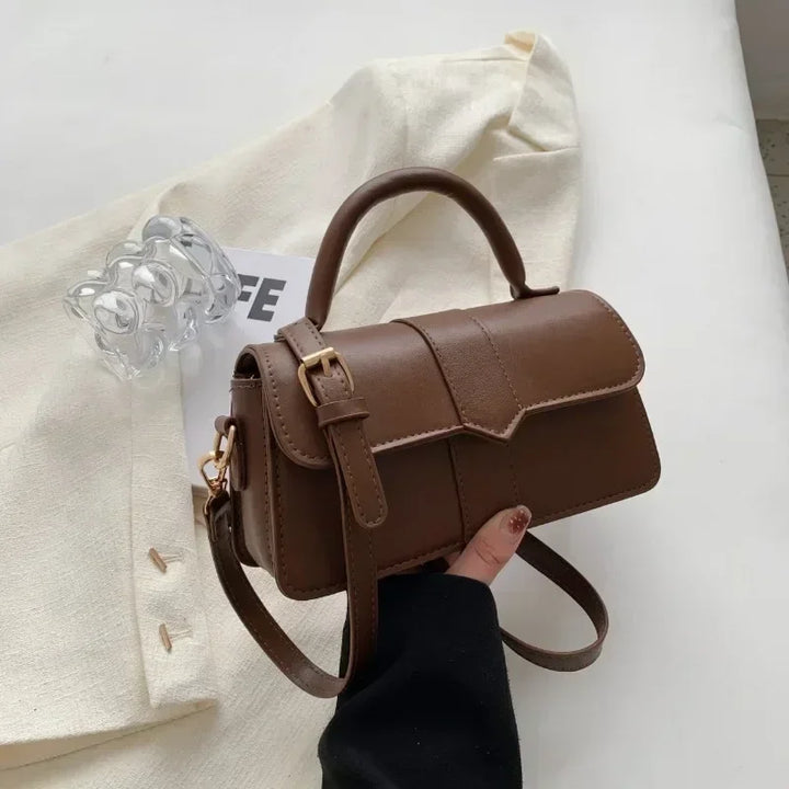 Sac bandoulière femme marron chic en similicuir, élégant pour un usage quotidien et moderne.