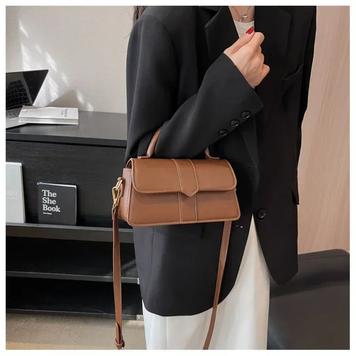 Sac à main bandoulière femme vert en similicuir, design chic et fonctionnel pour un look mode.