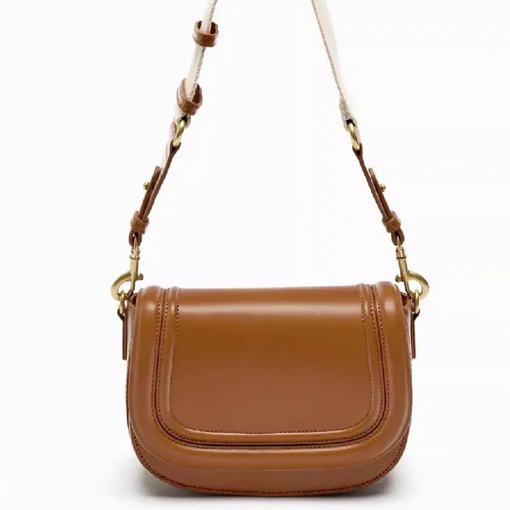 Sac à main femme en similicuir noir, petit format chic avec bandoulière ajustable, accessoire mode.