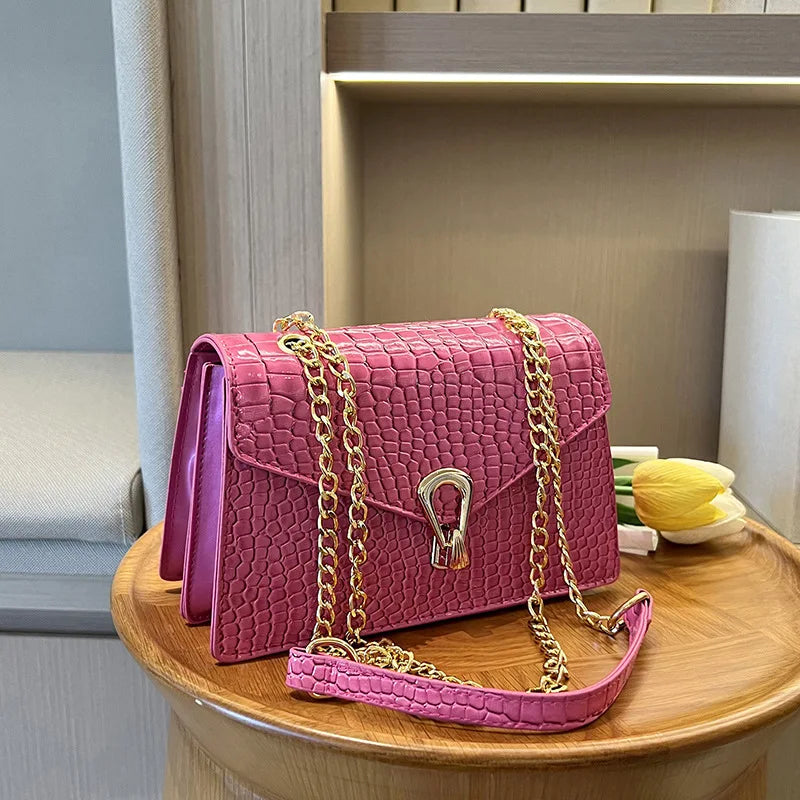 Petit sac bandoulière femme noir effet croco, simili cuir élégant, chic et tendance.
