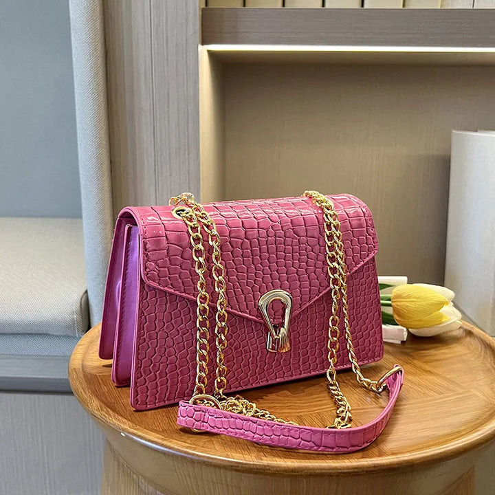 Petit sac bandoulière femme noir effet croco, simili cuir élégant, chic et tendance.