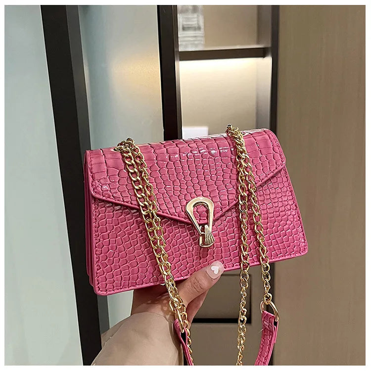 Sac bandoulière femme tendance blanc, motif croco, petit format, simili cuir élégant.