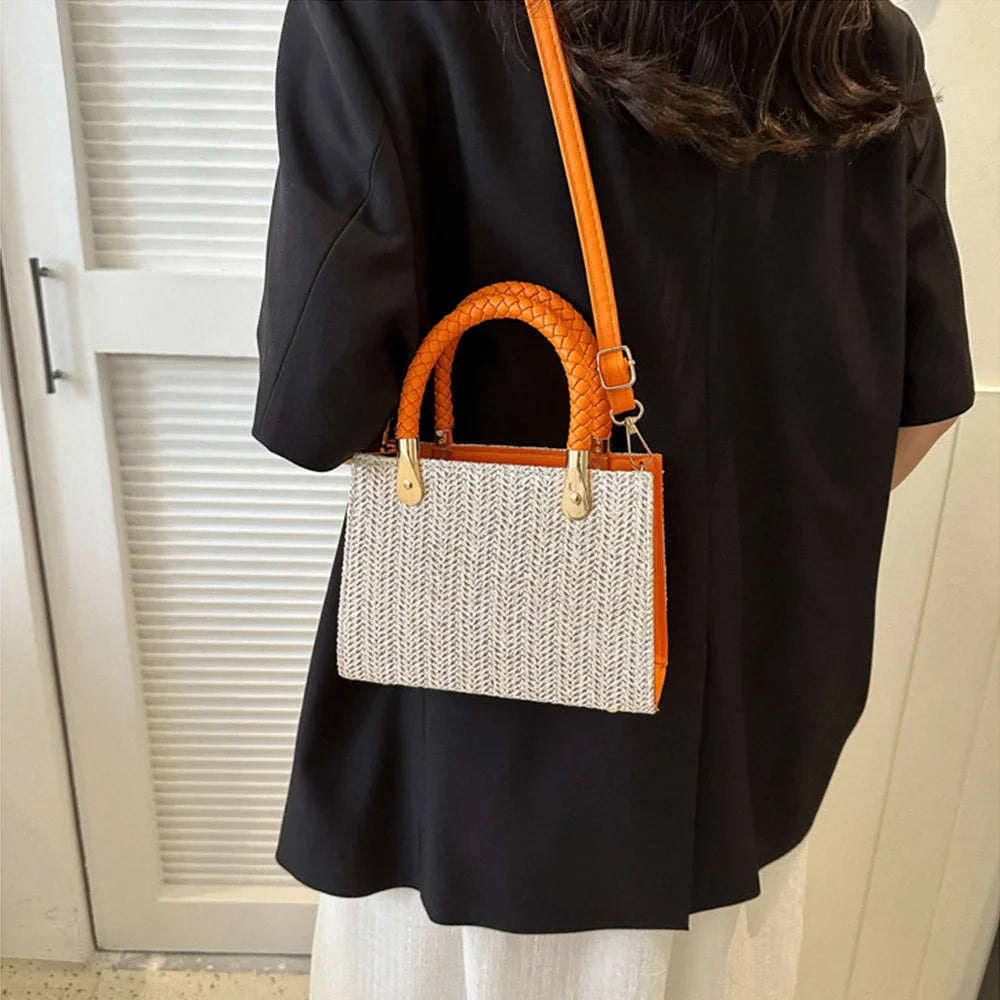Petit sac bandoulière femme tressé en paille, idéal pour l'été et un look chic.