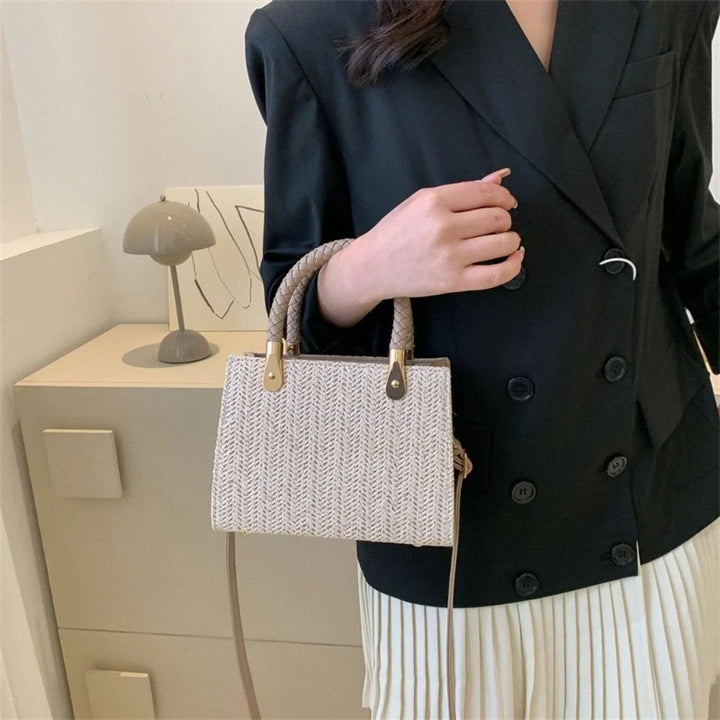 Sac bandoulière femme tressé, très tendance, pratique et compact pour l'été.