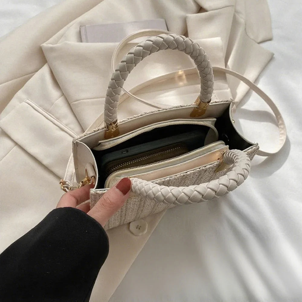 Sac à main femme compact et tressé, style bandoulière élégant, parfait pour toutes les occasions estivales.