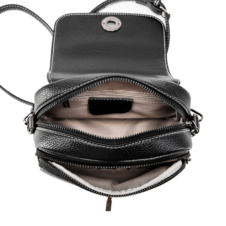 Petit sac noir en cuir, bandoulière réglable, accessoire féminin chic et urbain