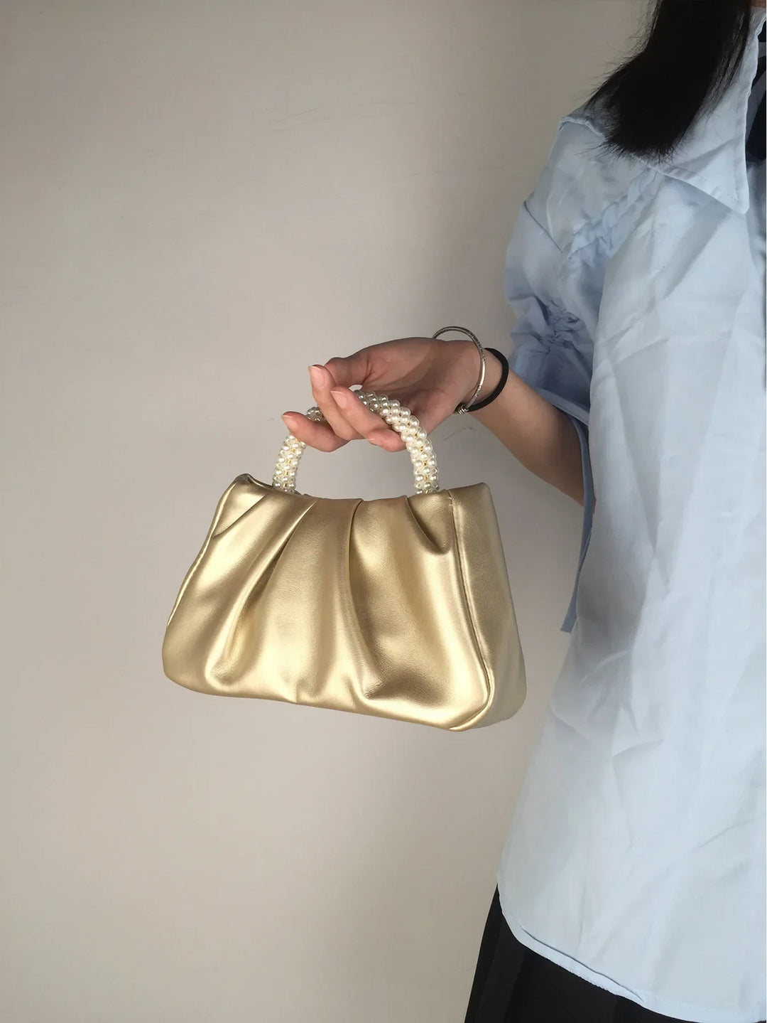 Sac de soirée chic et féminin, petit et délicat, orné de perles fines, couleur or rose.