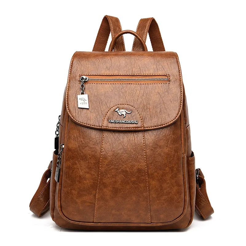 Sac à dos compact et chic pour femme, en polyuréthane, un accessoire élégant au quotidien.