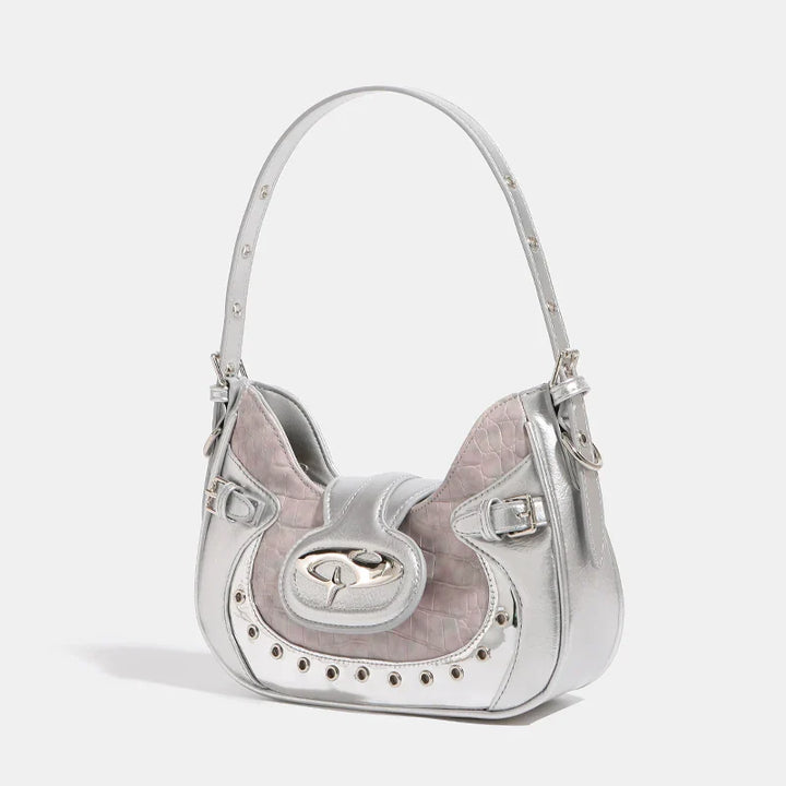Petit sac hobo argenté effet miroir pour femme, bandoulière discrète, idéal soirée chic et accessoire mode.