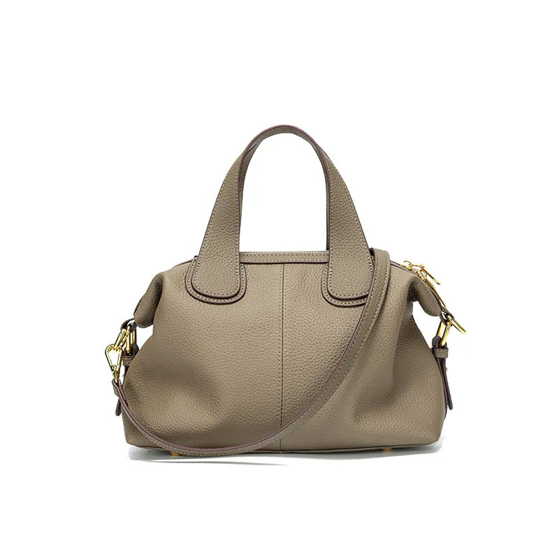 Sac bandoulière femme gris beige en cuir fendu, petit format chic, parfait accessoire de mode.
